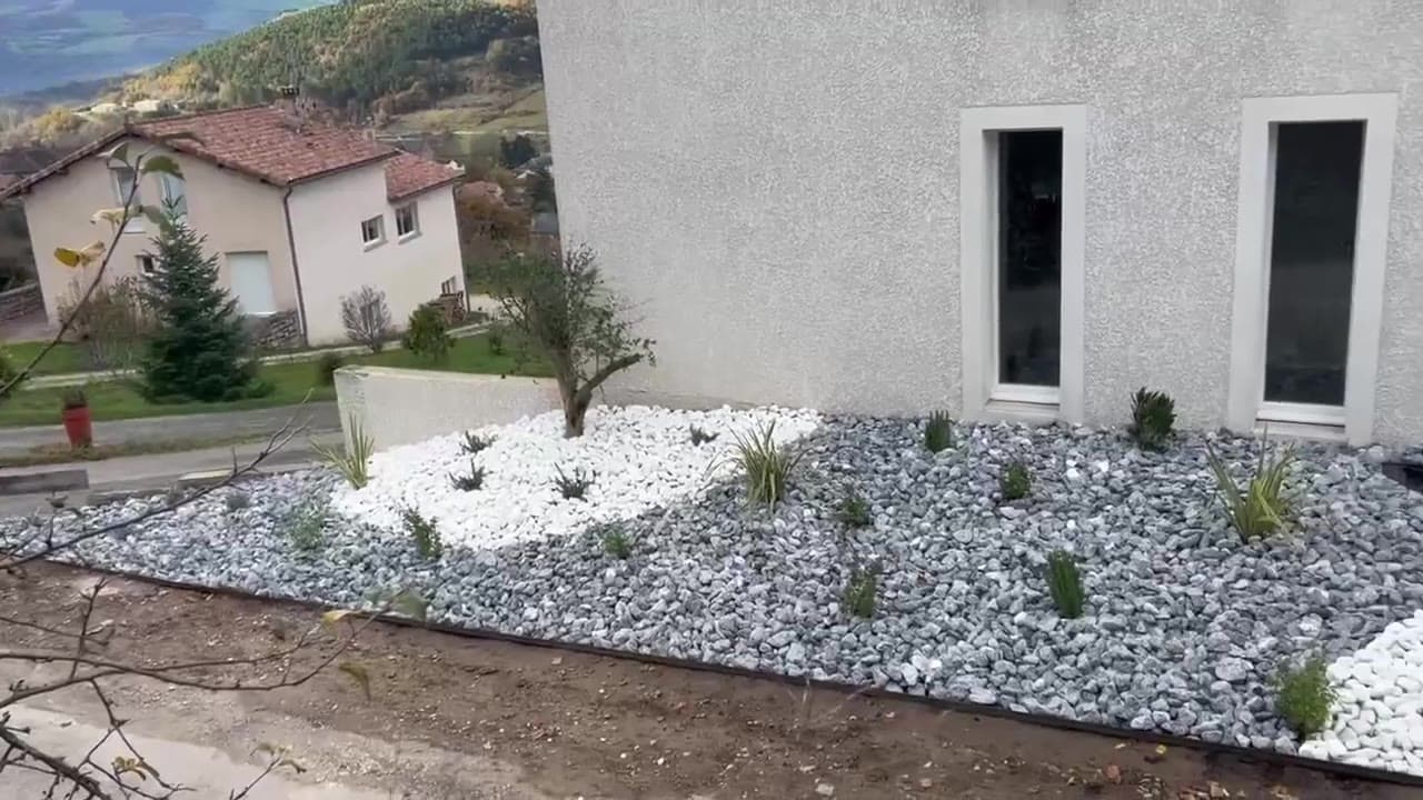 Création d'une allée et d'une jardinière