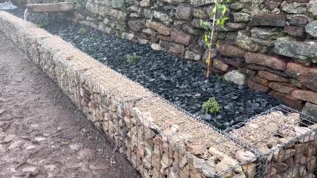 Pose de gabions en pierre