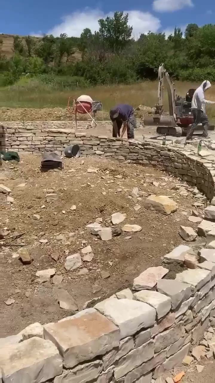 Construction d'un muret en pierre sèche